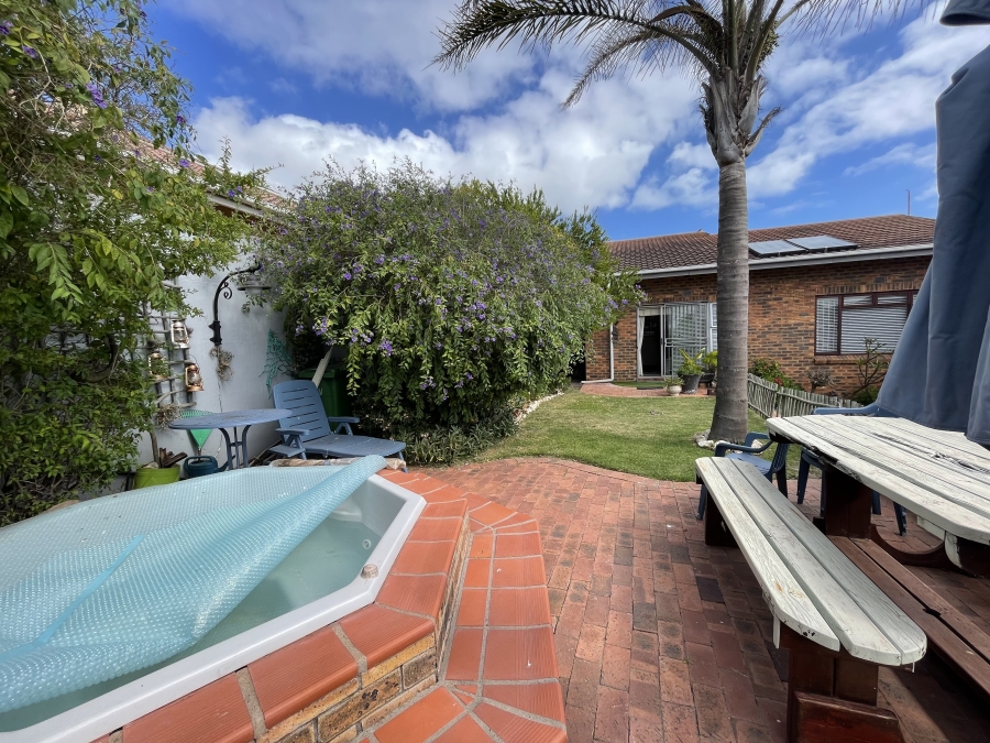 4 Bedroom Property for Sale in Country Club Western Cape